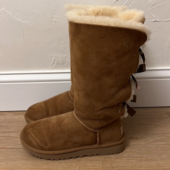 UGG Tall Bailey Bow Chesnut - Picture 3 of 7